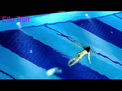 ❤️ Ik kin net ophâlde te sjen, jonge blonde fongen neaken swimmen yn ELLA BOLT resort pool ❌ Porno by porno fy.xxxner.ru ❤