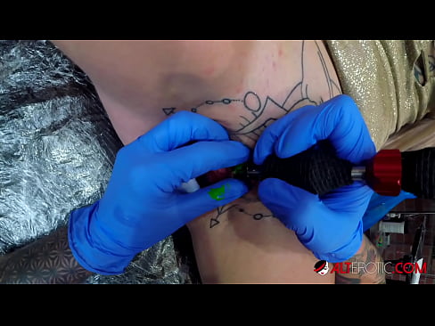 ❤️ Ekstreem tattooed hottie Sully Savage krige in tattoo op har klitoris ❌ Porno by porno fy.xxxner.ru ❤